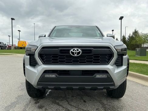 Used 2024 Toyota Tacoma TRD Off-Road image 8