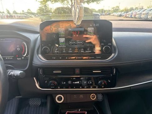 Used 2022 Nissan Rogue Platinum w/ Head-Up Display Package AWD/4WD image 18