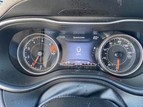 Used 2019 Jeep Cherokee Limited image 18