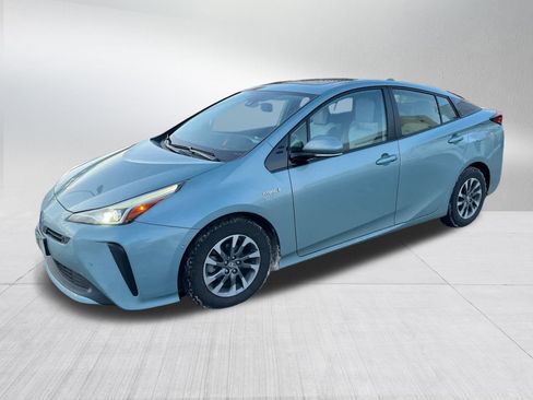 Used 2019 Toyota Prius XLE image 3