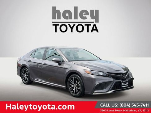 Used 2024 Toyota Camry SE FWD image 1