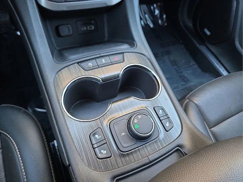 Used 2023 GMC Acadia SLT image 31