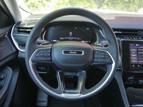 Used 2023 Jeep Grand Cherokee L Laredo AWD/4WD image 7