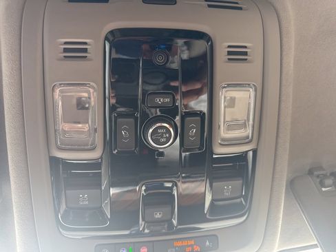 Used 2025 Cadillac Escalade Sport Platinum w/ LPO, ONYX Package AWD/4WD image 23