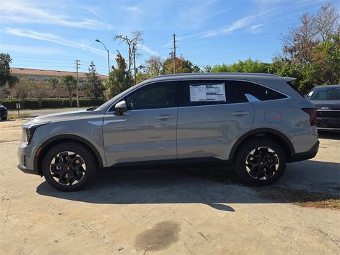 New 2026 Kia Sorento S image 5