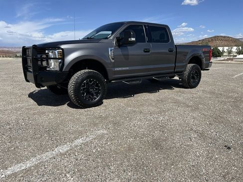 Used 2019 Ford F250 XLT w/ XLT Value Package AWD/4WD image 4