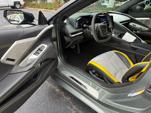 Used 2022 Chevrolet Corvette Stingray Premium Conv w/ Battery Protection Package RWD image 10