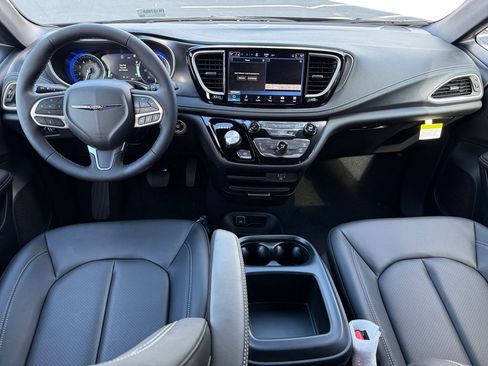 New 2026 Chrysler Pacifica Select image 10