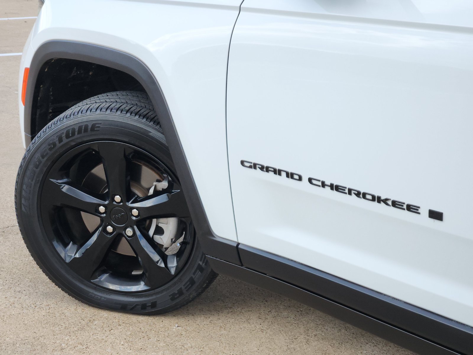 Used 2024 Jeep Grand Cherokee L Altitude AWD/4WD image 17
