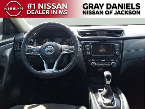 Used 2020 Nissan Rogue SV FWD image 10