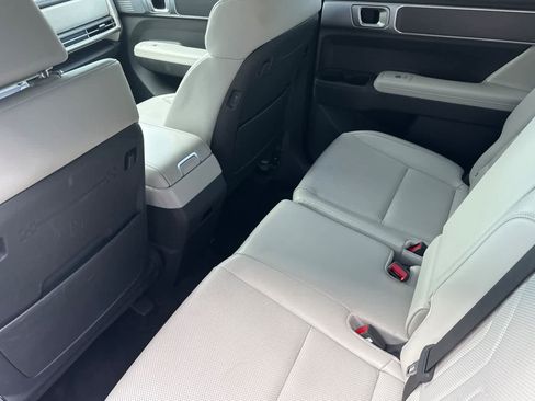 Used 2024 Hyundai Santa Fe SEL AWD/4WD image 4