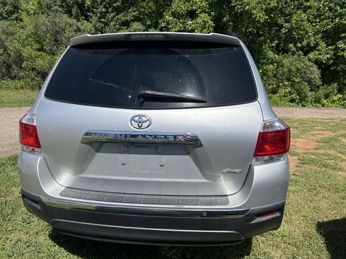 Used 2011 Toyota Highlander Limited w/ Tow Pkg AWD/4WD image 8