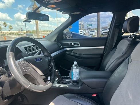 Used 2017 Ford Explorer XLT w/ Equipment Group 202A image 17