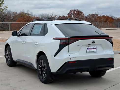 Used 2026 Toyota bZ XLE image 4