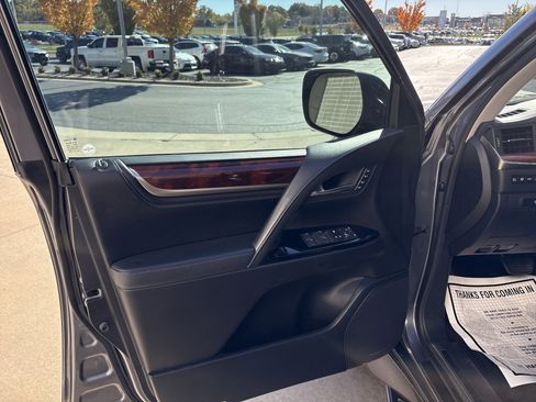 Used 2017 Lexus LX 570 4WD w/ Luxury Package image 14