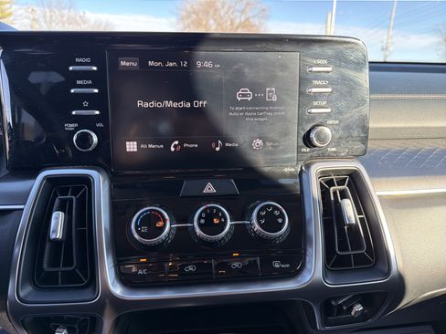 Used 2023 Kia Sorento LX image 7