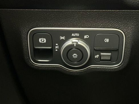 Certified 2023 Mercedes-Benz EQB 300 4MATIC image 31