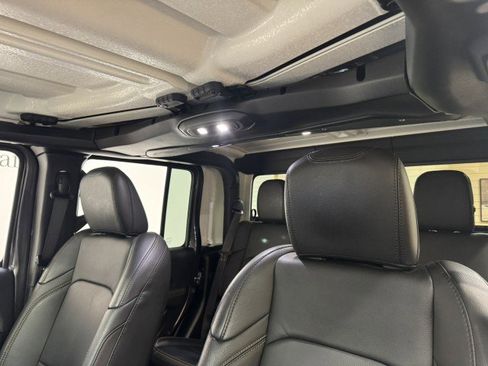 Used 2024 Jeep Gladiator Sport S image 23