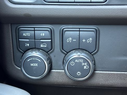 Used 2024 Chevrolet Suburban LT image 41