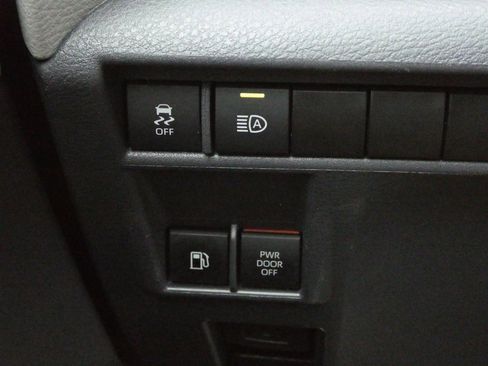 Used 2023 Toyota Sienna XLE image 13