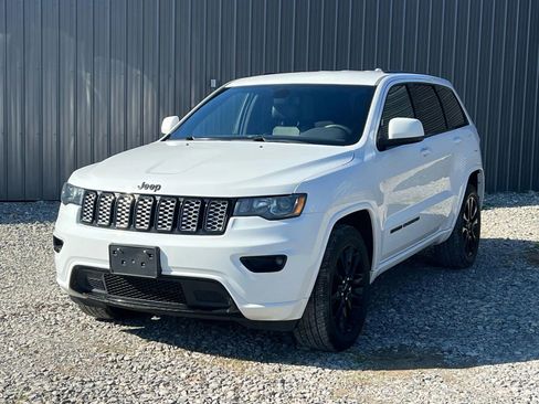 Used 2018 Jeep Grand Cherokee Altitude image 1