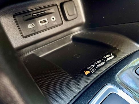 Used 2024 Chevrolet Equinox Premier image 30