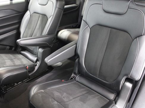 Used 2023 Jeep Grand Cherokee L Laredo AWD/4WD image 18