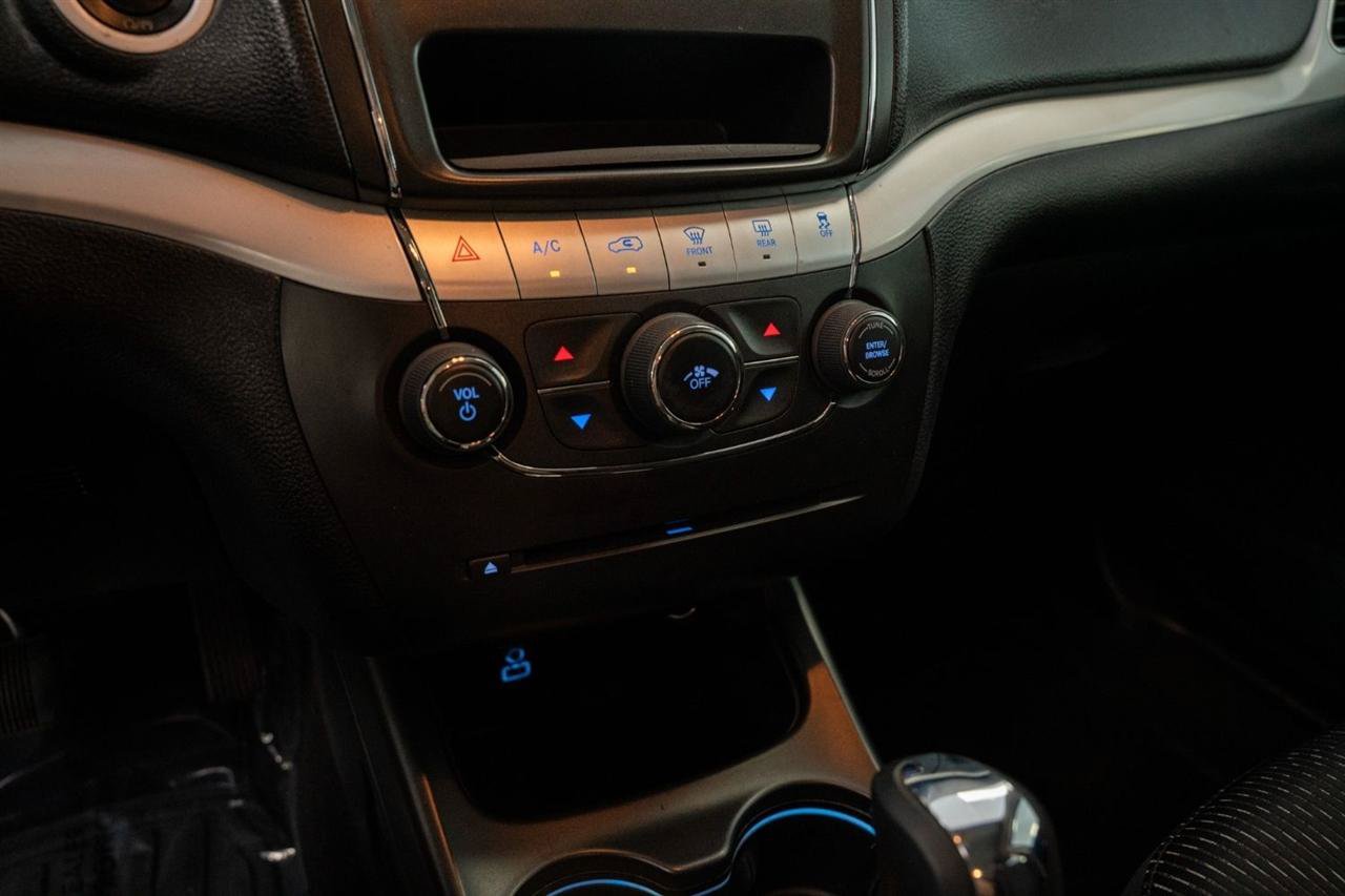 Used 2019 Dodge Journey SE FWD image 18
