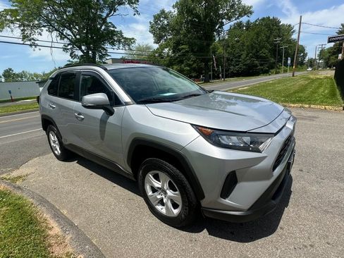 Used 2021 Toyota RAV4 LE AWD/4WD image 3