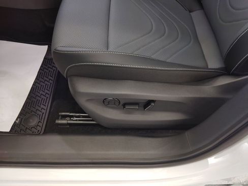 New 2026 Volkswagen Tiguan SE AWD/4WD image 14
