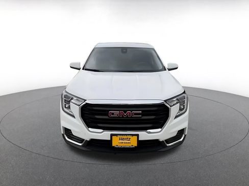 Used 2024 GMC Terrain SLE FWD image 4