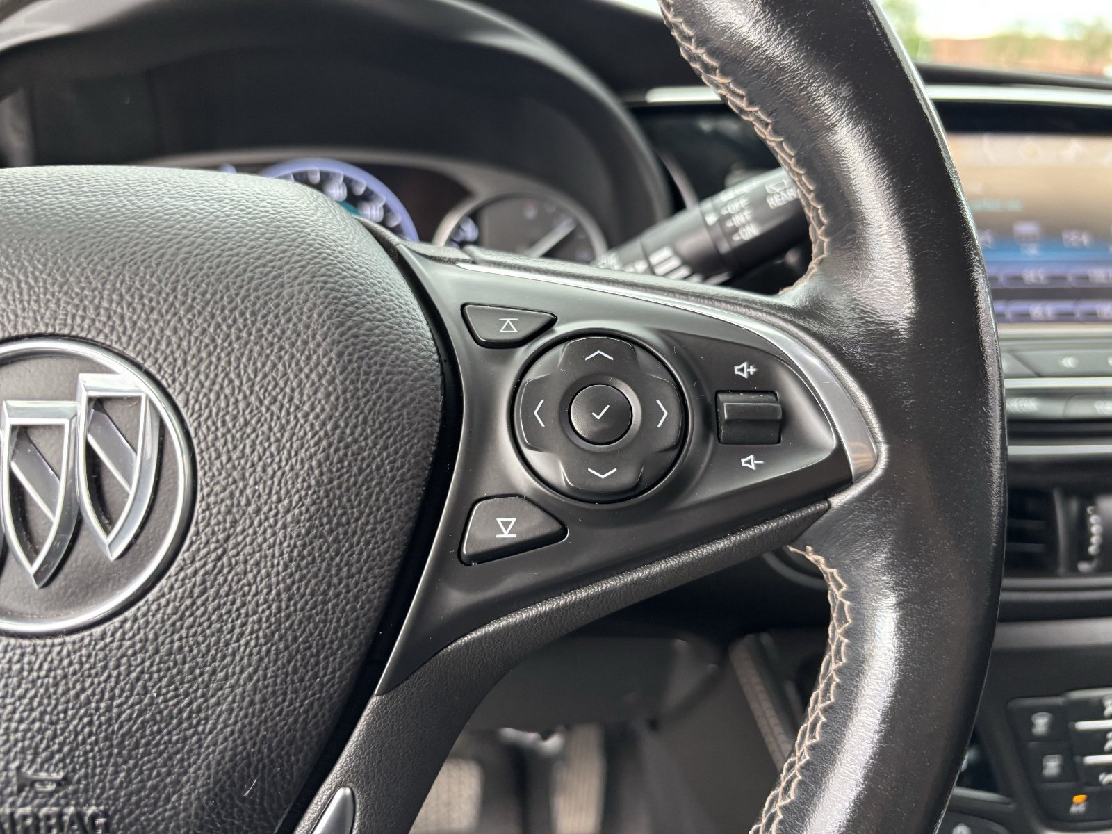 Used 2018 Buick Envision Premium AWD/4WD image 30