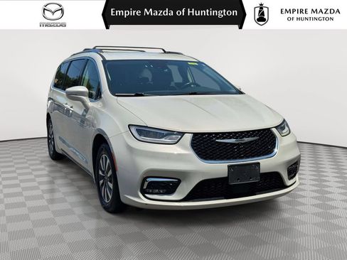 Used 2021 Chrysler Pacifica Touring-L FWD image 1