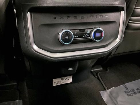 Used 2025 Ford Expedition Active AWD/4WD image 34