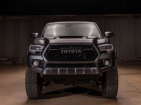 Used 2023 Toyota Tacoma TRD Sport w/ Advanced Technology Package image 2