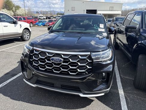 Used 2025 Ford Explorer Platinum w/ Ultimate Package image 4