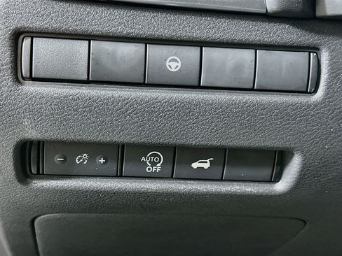 Used 2026 Nissan Rogue SV FWD image 17