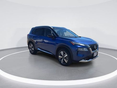 Used 2022 Nissan Rogue Platinum w/ Head-Up Display Package FWD image 2