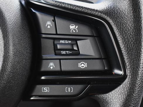 Used 2025 Subaru Crosstrek 2.0i Premium image 8