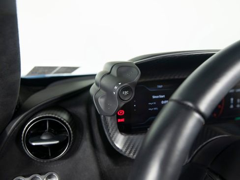 Used 2024 McLaren 750S Spider RWD image 19