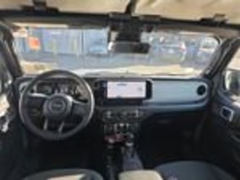 Used 2024 Jeep Wrangler Unlimited AWD/4WD image 14
