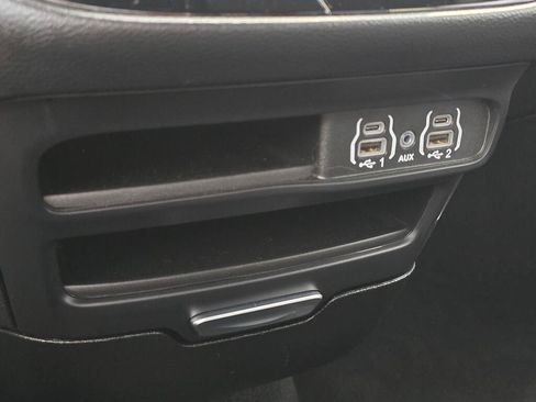 Used 2025 Chrysler Pacifica Select FWD image 28