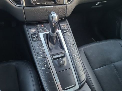 Used 2018 Porsche Macan AWD/4WD image 9
