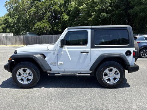 Used 2019 Jeep Wrangler Sport AWD/4WD image 2