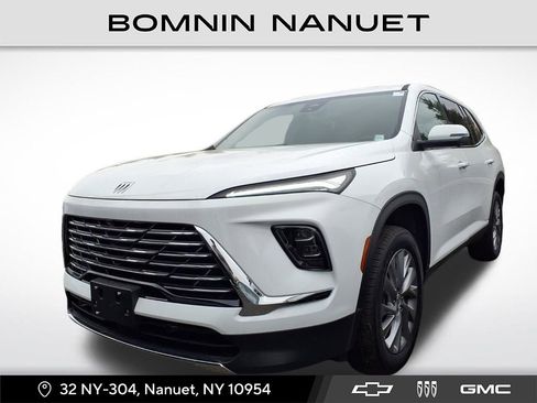 Used 2025 Buick Enclave Preferred w/ Power Package image 1