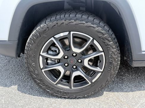 Used 2025 Jeep Compass Trailhawk AWD/4WD image 32