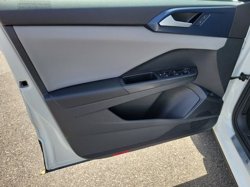 Certified 2023 Volkswagen Taos SE w/ Panoramic Sunroof Package FWD image 36