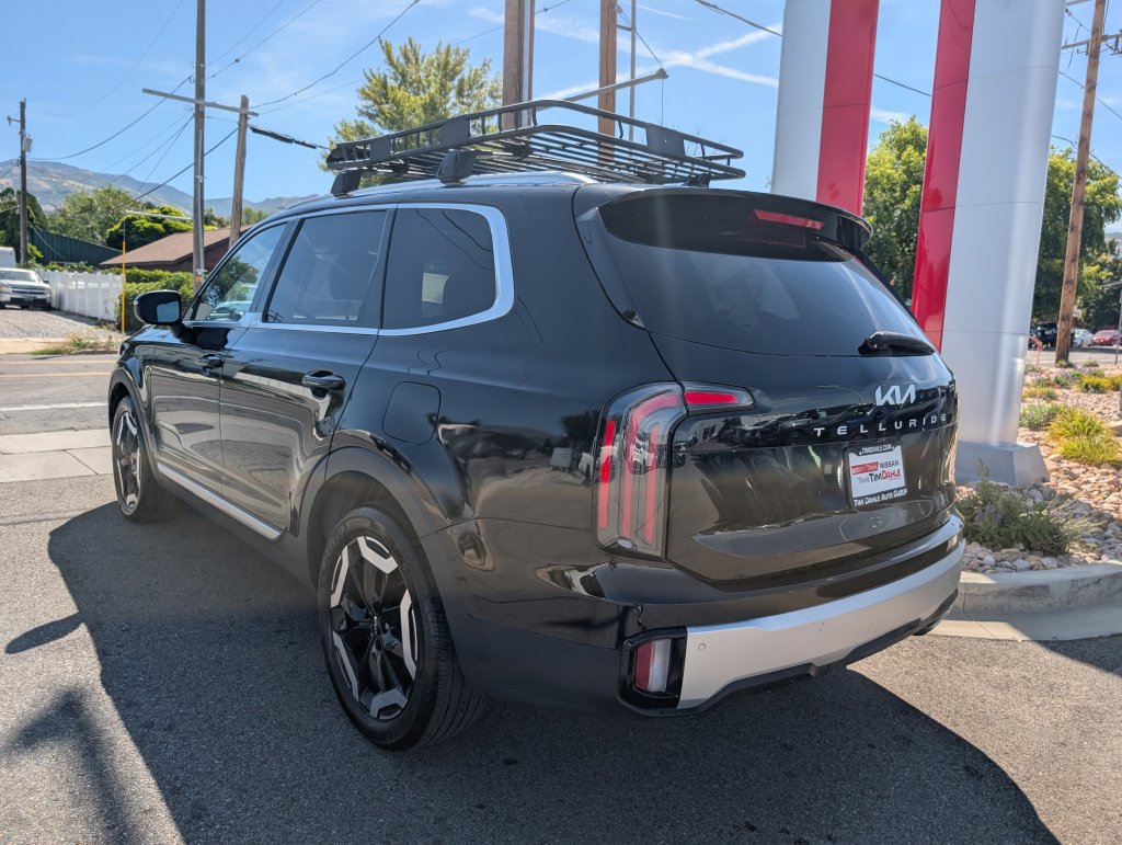 Used 2023 Kia Telluride EX w/ EX Captain's Chair Package AWD/4WD image 6
