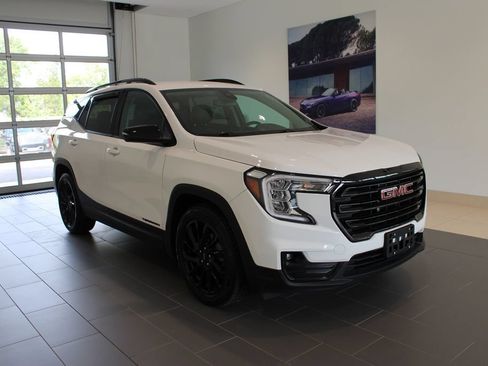 Used 2023 GMC Terrain SLT w/ Elevation Edition FWD image 2