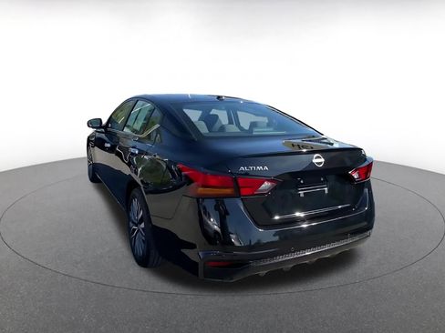 Used 2025 Nissan Altima 2.5 SV image 11